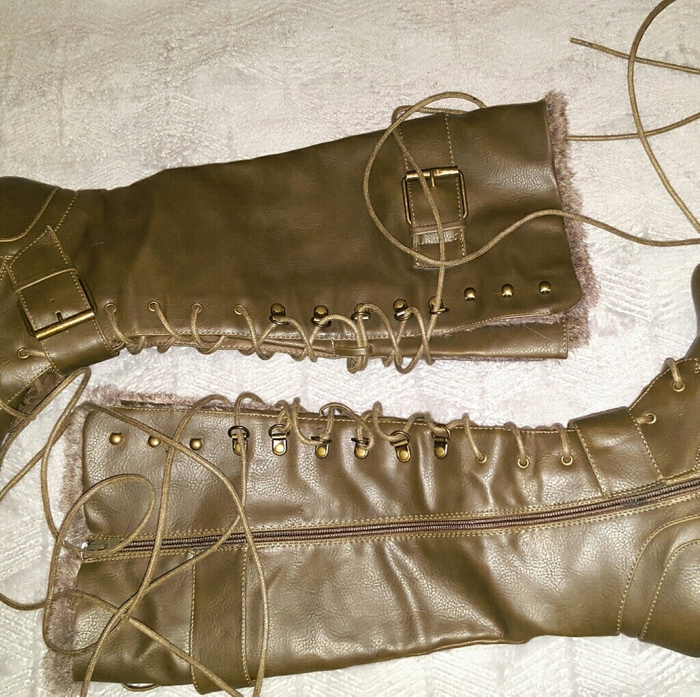 Shoedazzle boots size 9